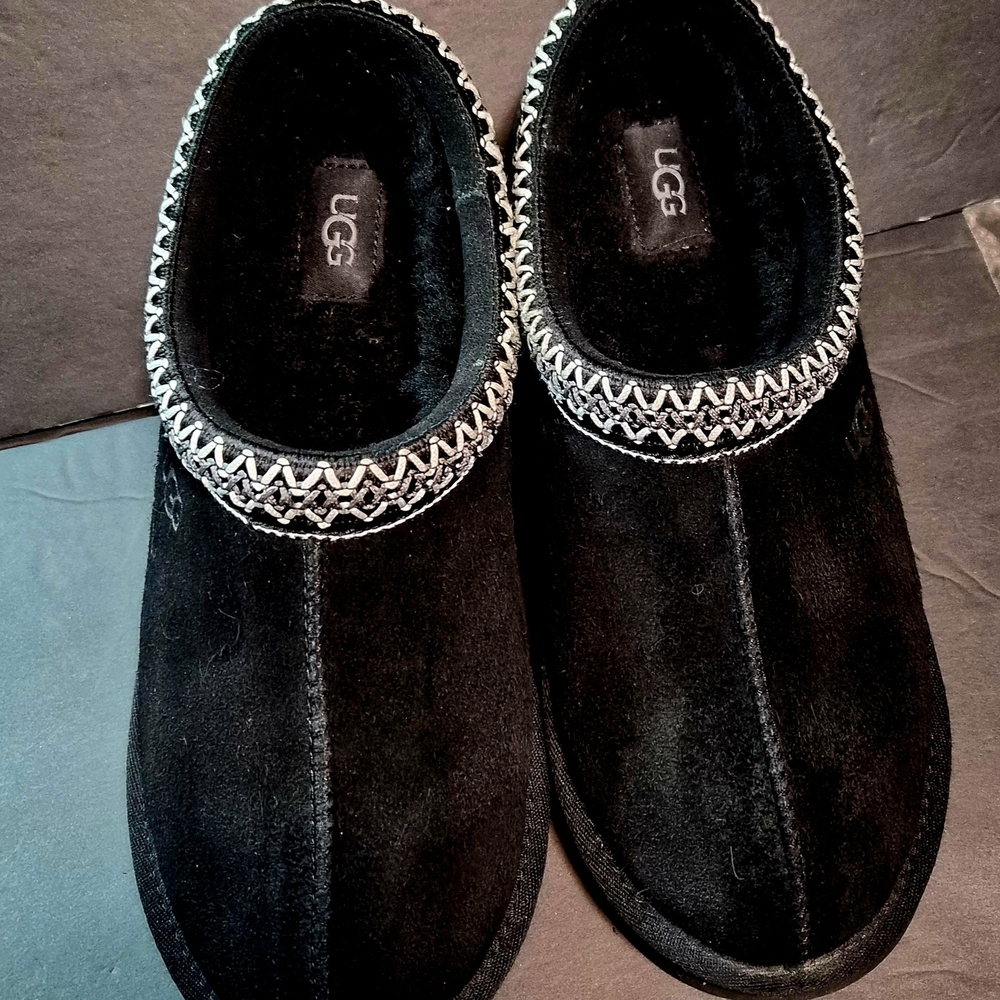 UGGS Black Suede Tasman